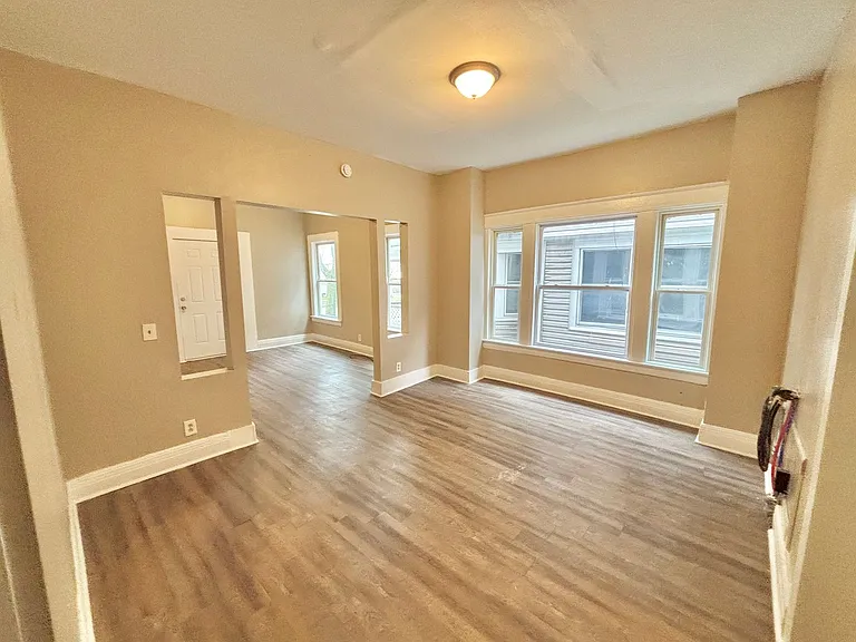 110 Ridgeway Ave — Photo 2