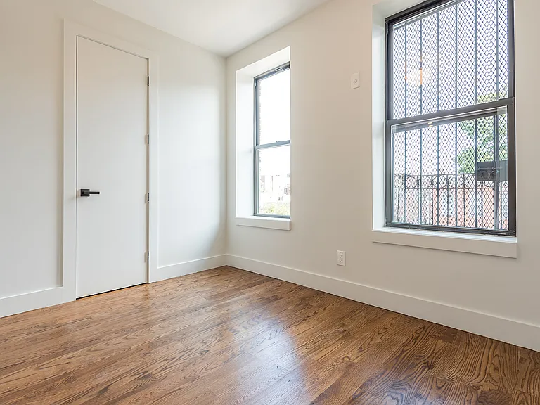 663 Hancock St #9 — Photo 5