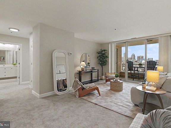 5th image of 100 Harborview Dr Unit 705