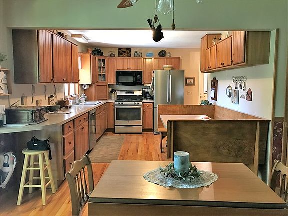 4th image of 29914 Kishwaukee Dr