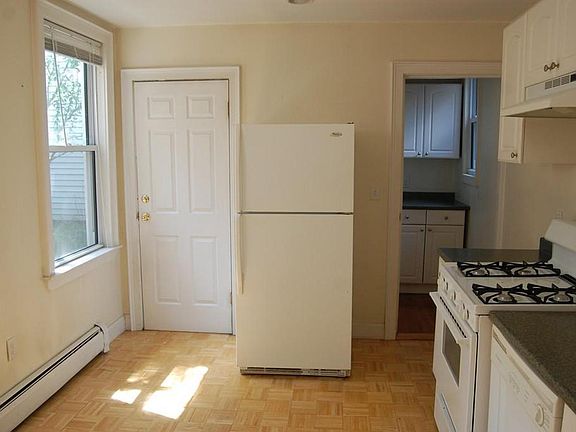 3rd image of 99 Pond Ave APT 613