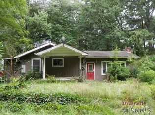 124 Half Circle Ln, Hendersonville, NC 28791