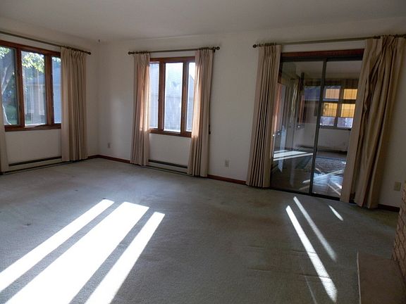 2nd image of 725 Ross Ave