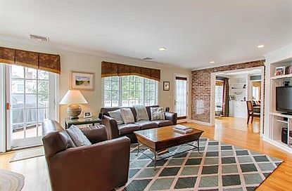 3rd image of 78 Hobart Ave