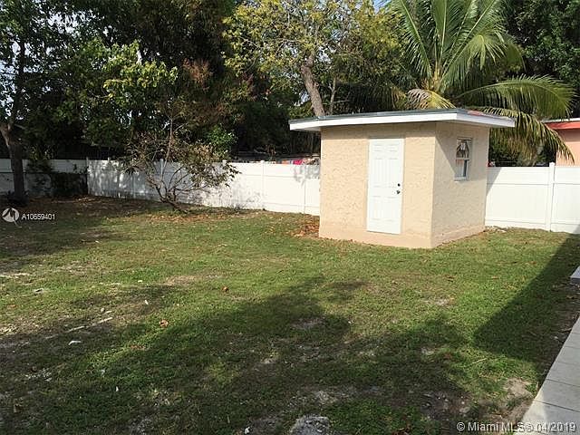 2nd image of 211 NW 41st St