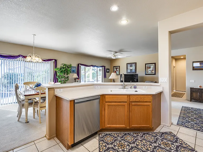 15973 W Quail Creek Ln — Photo 11