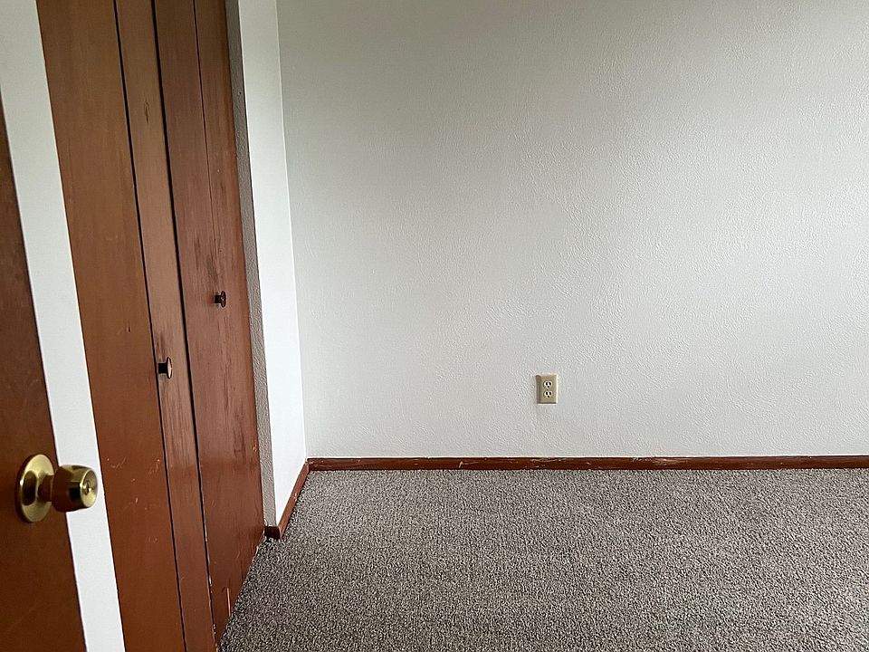 1st image of 906 5th Ave S #10802318