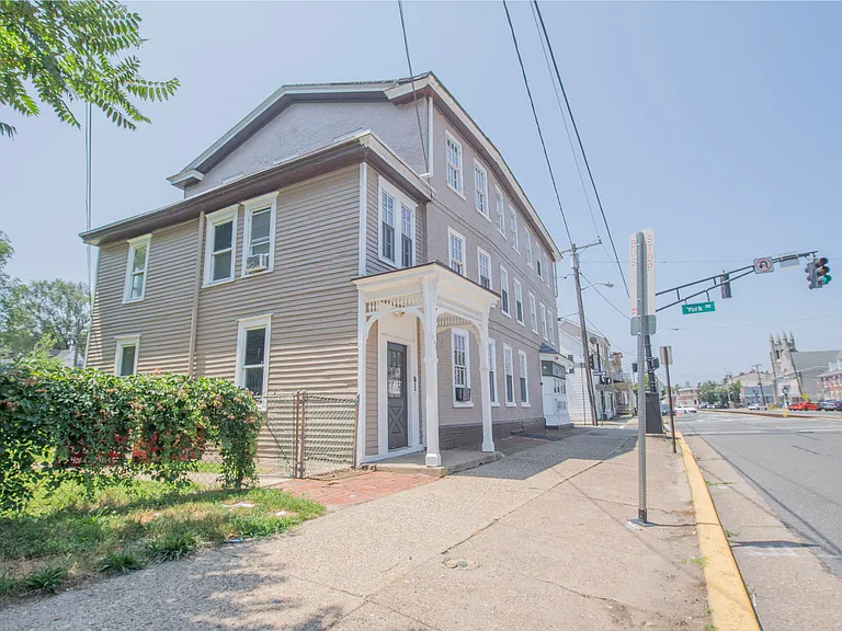 200 E Broad St #5 — Photo 9