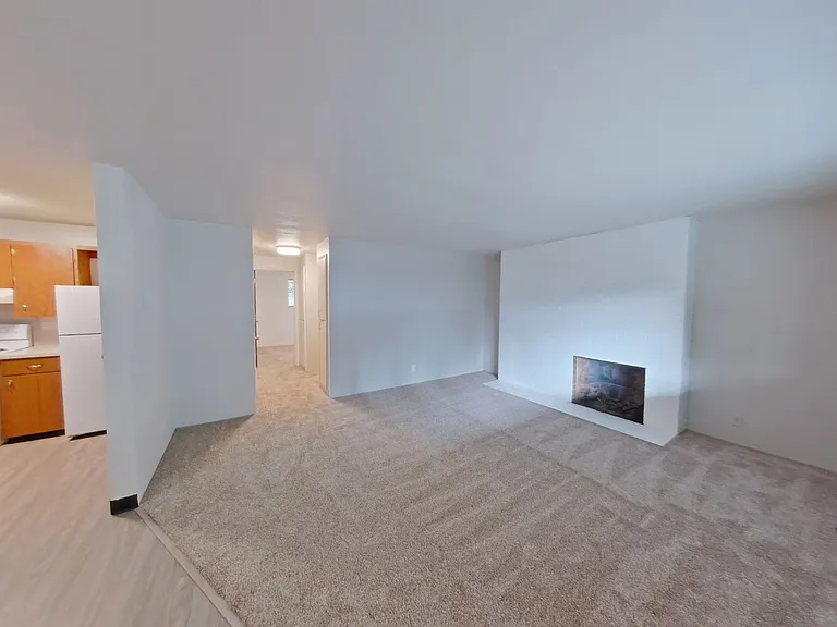 2515 Frontier Dr — Photo 2