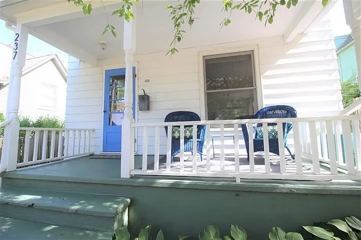 237 Murray Ave photo 1