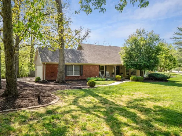 1604 Featherstone Dr, Saint Louis, MO 63131