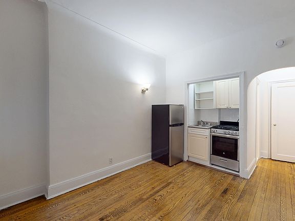 3rd image of 163 E 87th St APT 1RE