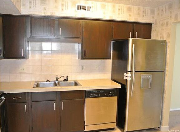 3rd image of 7127 Stonington Ln #73