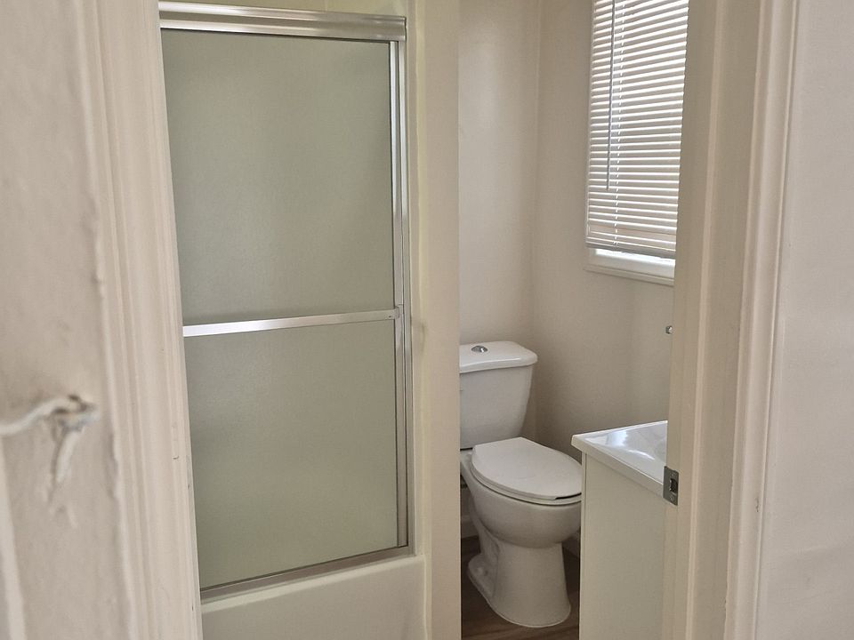 2nd image of 1651 E 111th St #1653