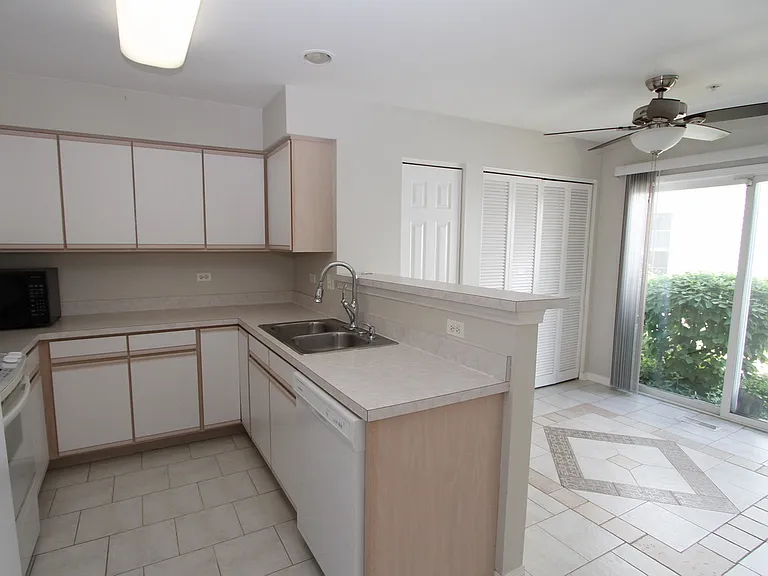 2554 Dickens Dr — Photo 8