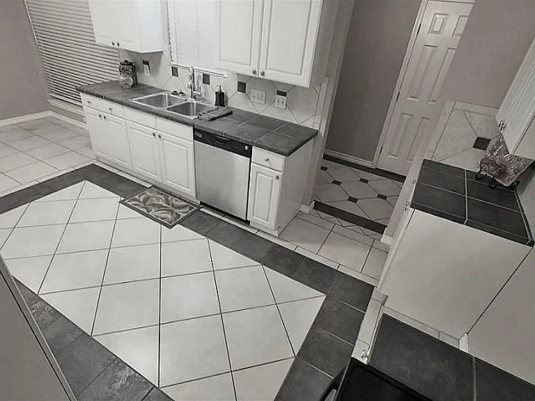 310 Gentilly Dr — Photo 4