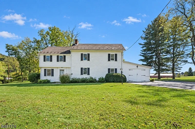 3 bed, 1.5 bath, $3,000 — Photo 2