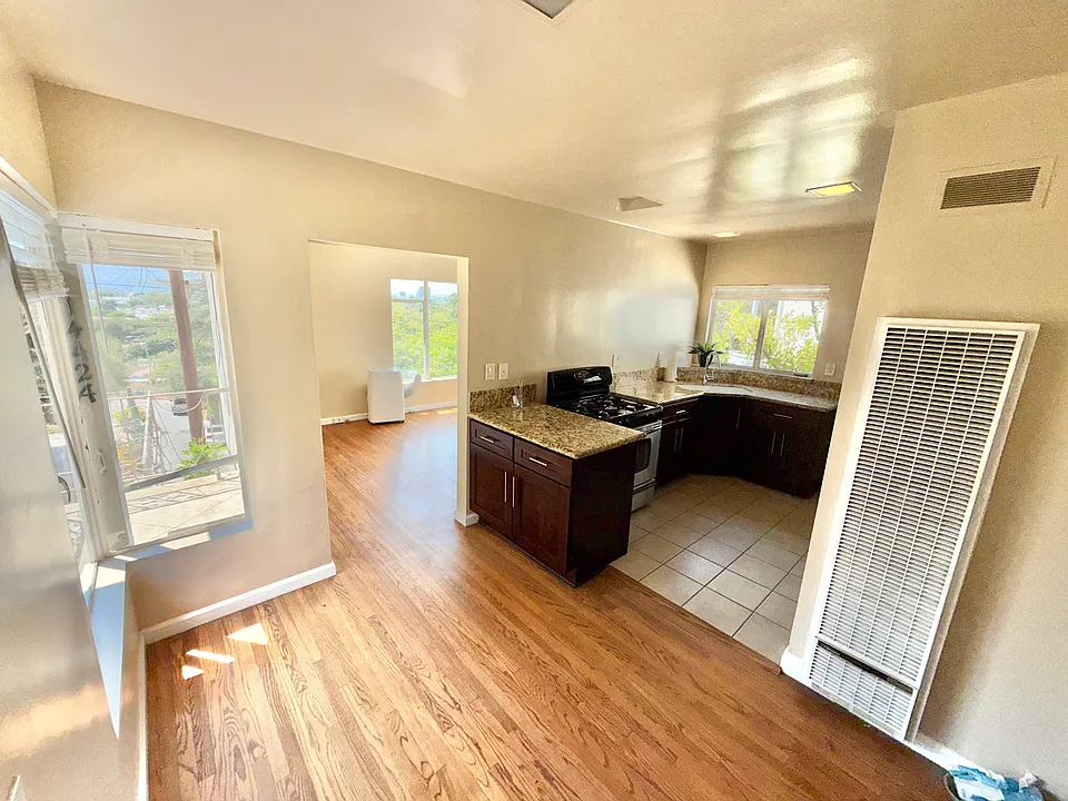 Dining Area & Kitchen