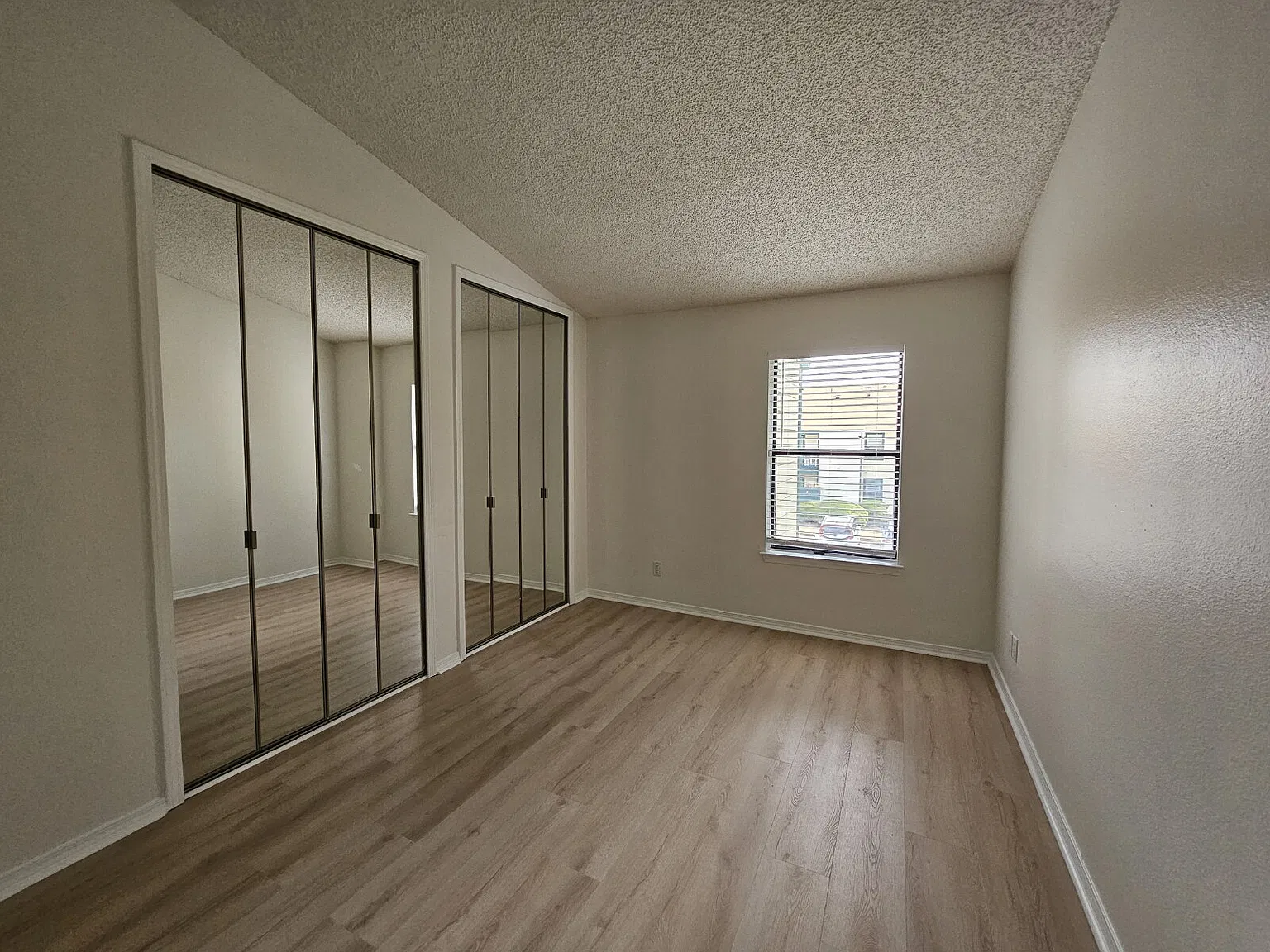 2 bed, 2.0 bath, 1014 sqft, $1,550 — Photo 4