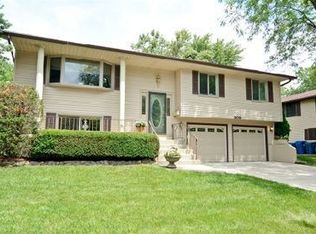 906 Harwich Ln, Schaumburg, IL 60194