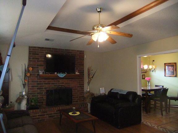 3rd image of 1027 Sierra Dr
