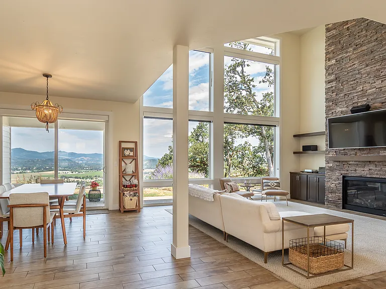 355 Ridgecrest Dr — Photo 3