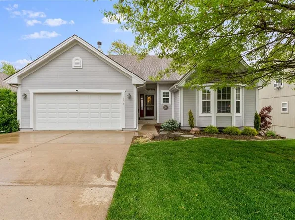 107 Hampton Dr, Smithville, MO 64089