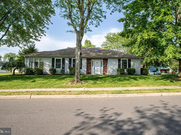 23 Farmview Ln, Columbus, NJ 08022