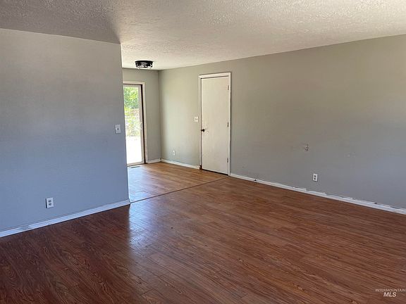 2nd image of 511 Chestnut St