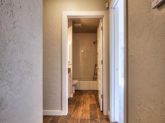 4th image of 2901 Rosewood Ln