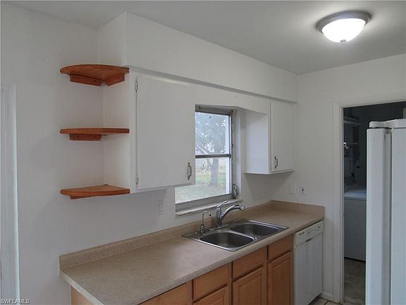 3rd image of 1410 Huntdale St E