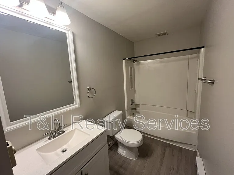 1152 Evans Ave #4 — Photo 10