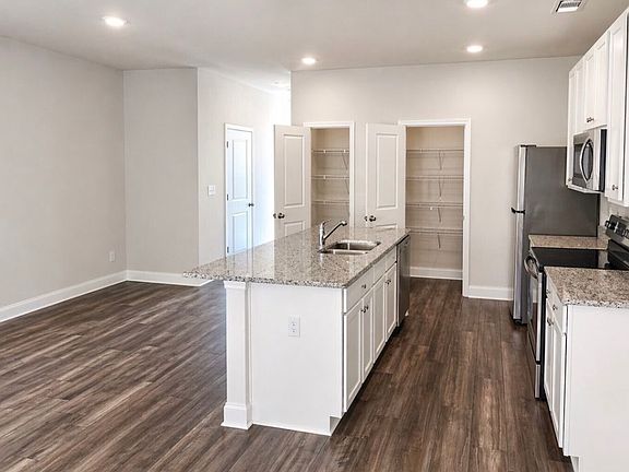 5th image of 373 Oakwood Dr NW