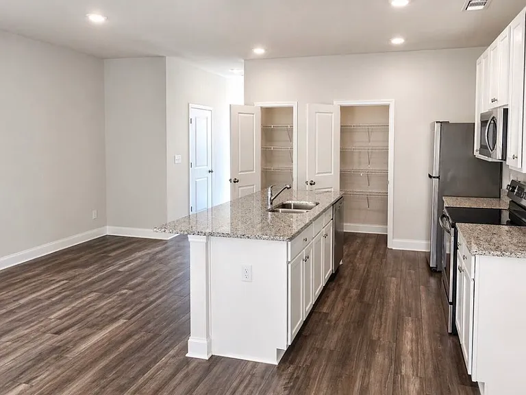 373 Oakwood Dr NW — Photo 5