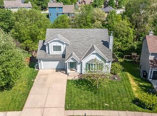 6519 NW Hidden Valley Rd, Parkville, MO 64152