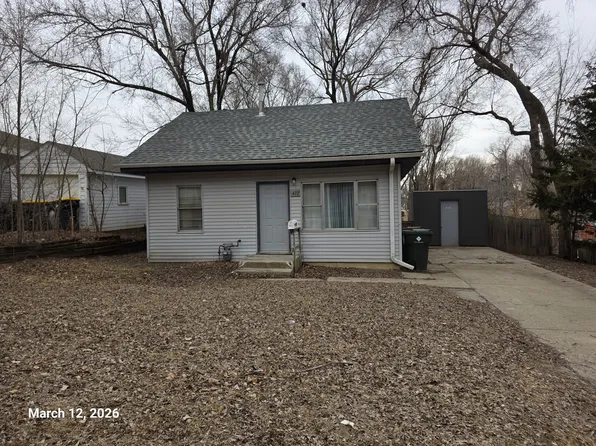 412 38th Street Pl, Sioux City, IA 51104