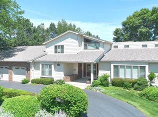 7S745 Creek Dr, Naperville, IL 60540