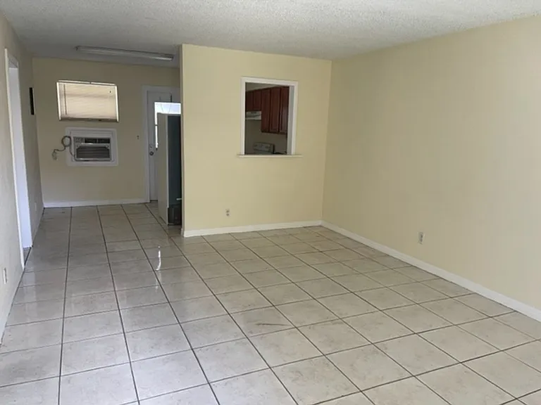 1104 NW 5th Ave — Photo 3