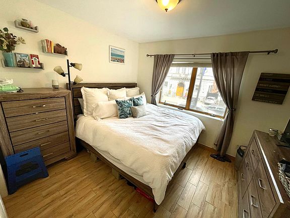4th image of 3712 31st Ave APT 3F