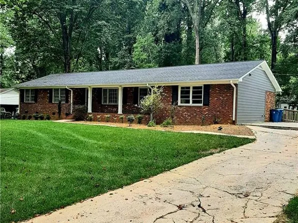 202 Buttercup Dr, Jamestown, NC 27282