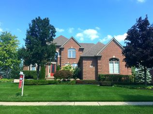 48392 Binghampton Dr, Northville, MI