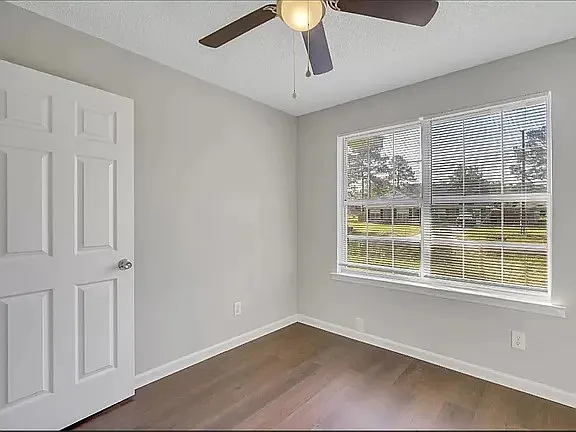 105 NE Shayna Dr — Photo 6
