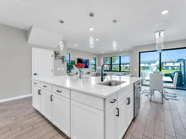 2199 Appleton Circle S, Oakland Park, FL 33309