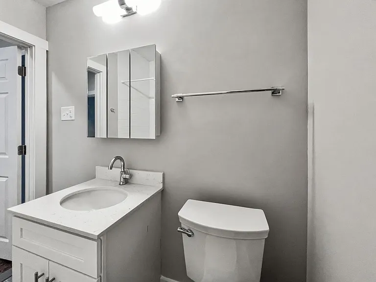 327-337 W Chestnut St — Photo 15