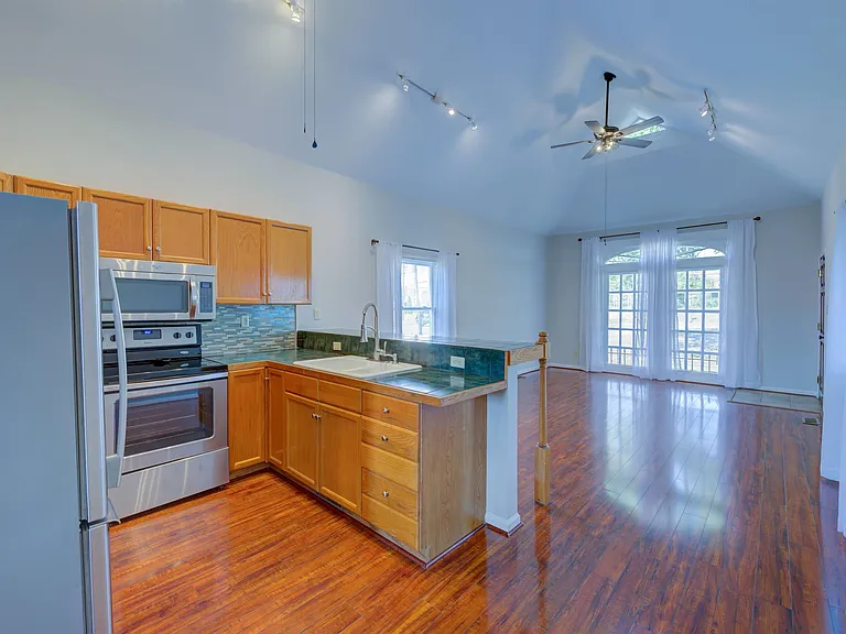 728 Blanding St — Photo 13