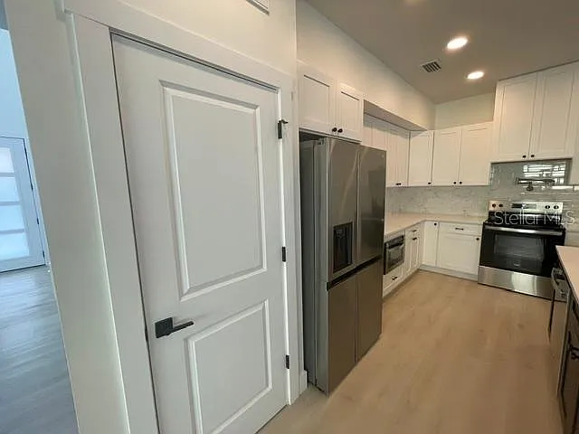 4 bed, 4.5 bath, 3006 sqft, $5,900 — Photo 4