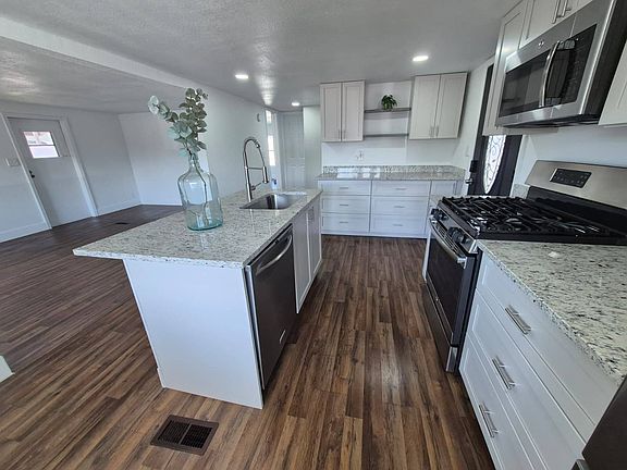 5th image of 8812 Sunningdale Rd