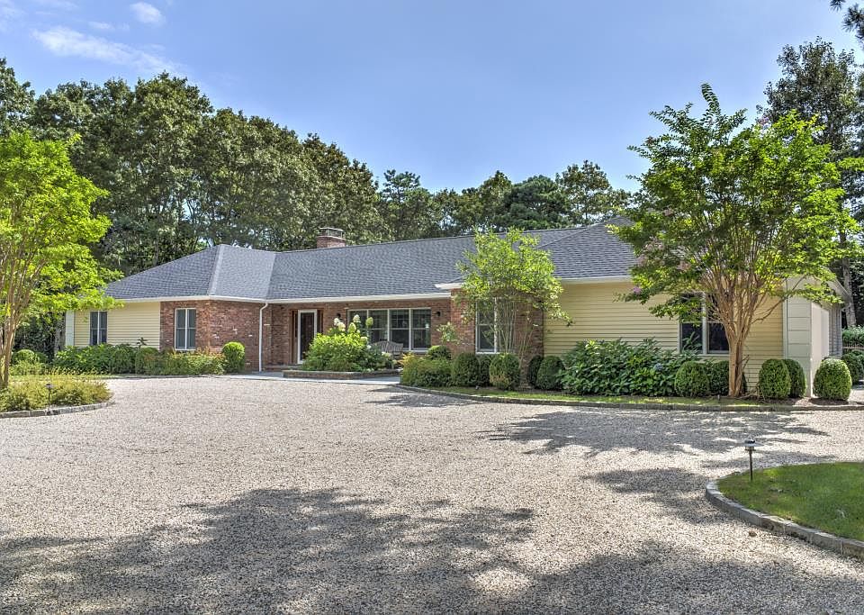 1st image of 6 Oakwood Ct