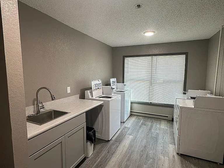 501 S Cedar St #6 — Photo 10