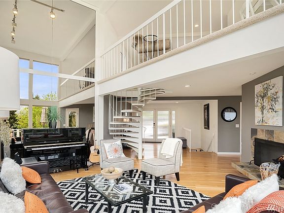 4th image of 10701 NE 42nd Pl